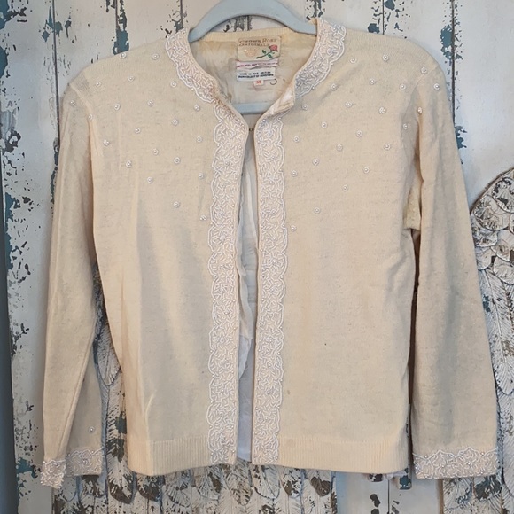 True vintage cardigan with faux pearl detailing szSM - Picture 9 of 9